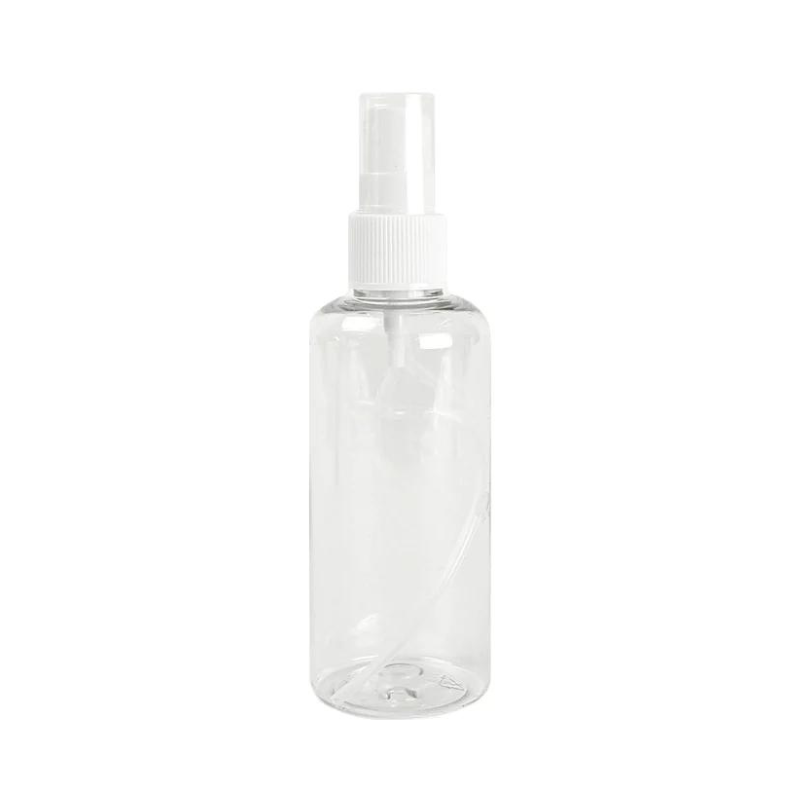 Klar plastflaske med hvid spraydyse og låg, cylinderformet og transparent.