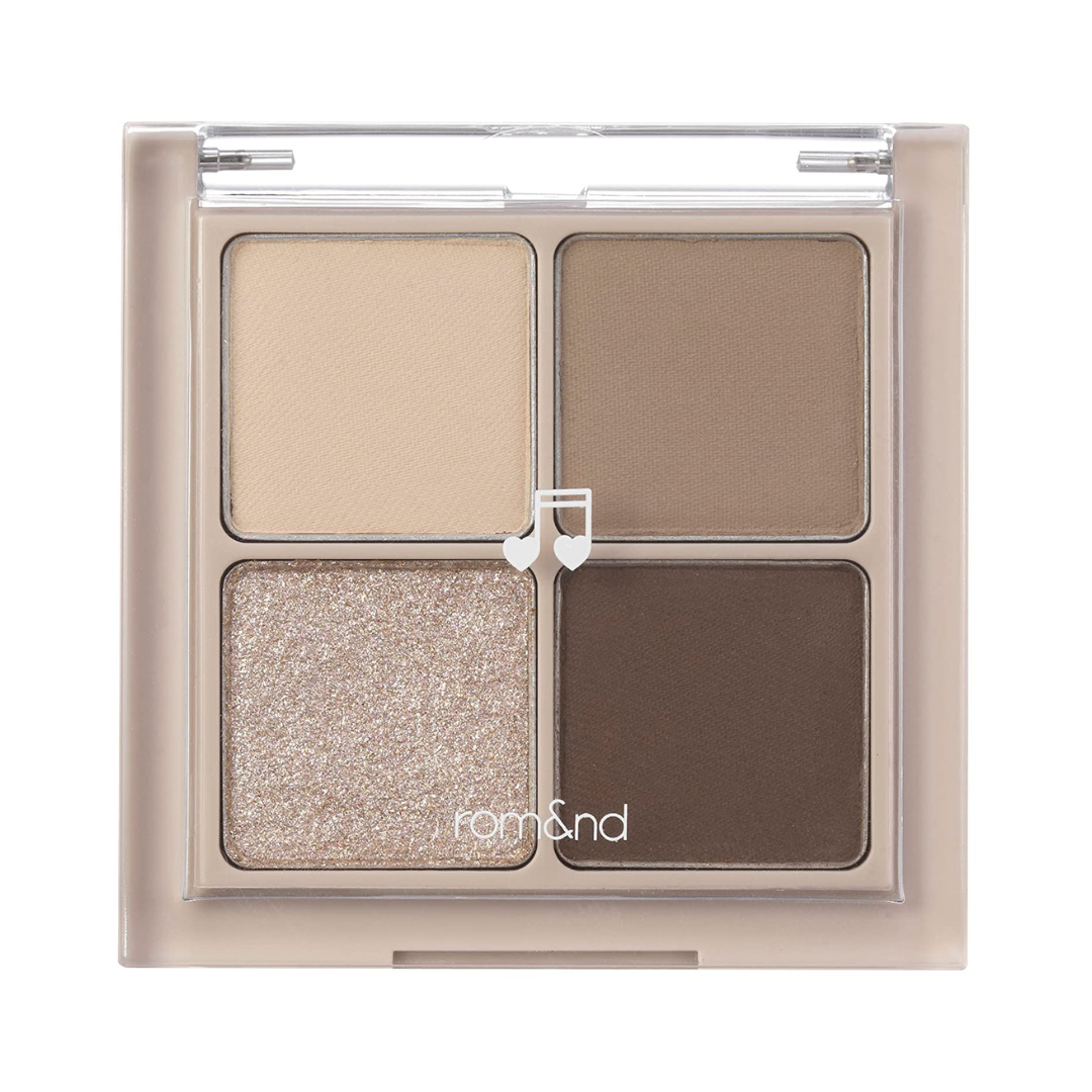 Øjenskyggepalette med fire neutrale nuancer: beige, lys brun, glitrende taupe og mørkebrun.