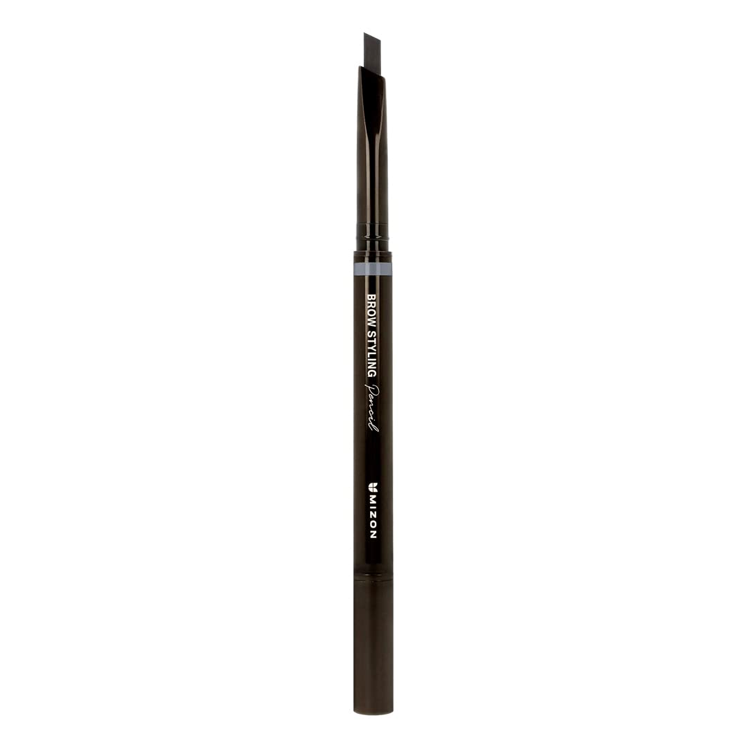 Sort brynstyling blyant med skrå spids, mærket "Brow Styling Pencil" og "Mizon" på siden.