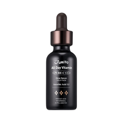 Mørk flaske med dråberlåg, mærket "Jumiso All Day Vitamin Pure C 5.5 Glow Serum".