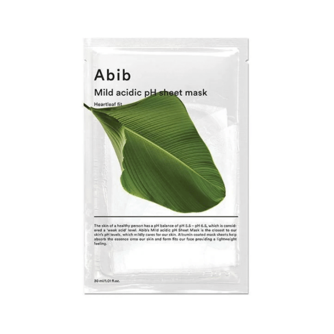 Pakke med grøn bladgrafik og teksten "Abib Mild Acidic pH Sheet Mask Heartleaf Fit".