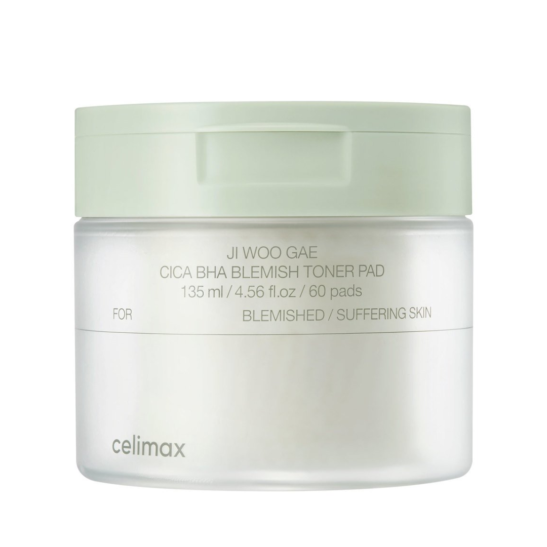 Lysgrøn krukke med "CICA BHA Blemish Toner Pad" til uren hud, 135 ml, 60 pads, mærket celimax.