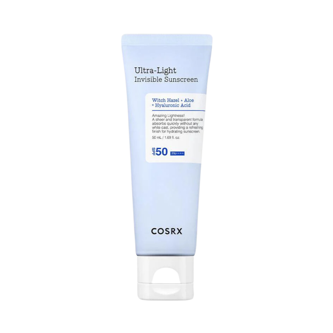 Cosrx Ultra-Light Invisible Sunscreen i lyseblå tube, SPF 50, 50 ml, med heksehassel og aloe.