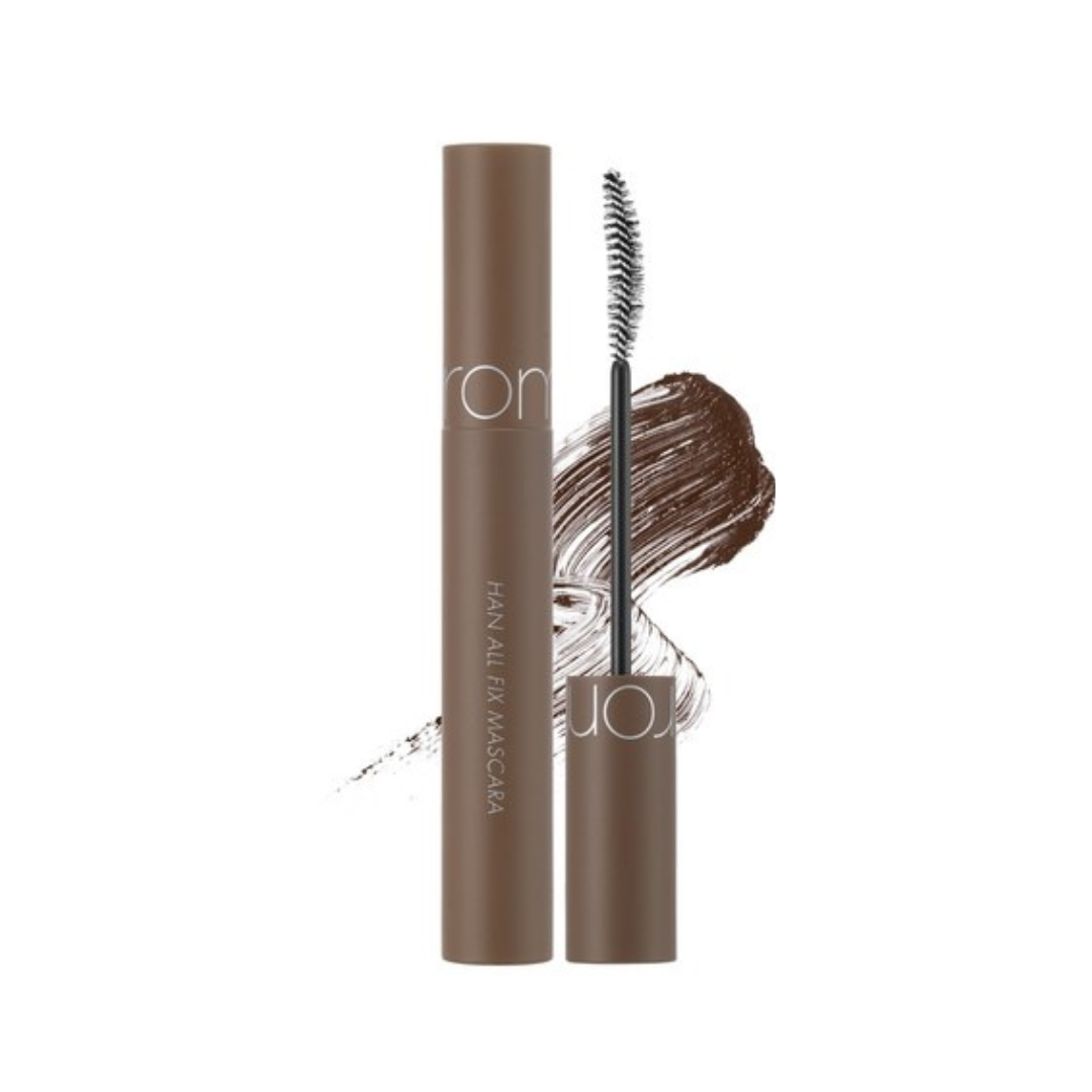 Brun mascara med børste og strøg baggrund, mærket "Han All Fix Mascara".
