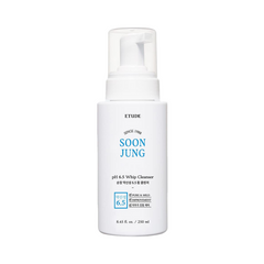 Hvid flaske med pumpe, etiketten siger "Etude Soon Jung pH 6.5 Whip Cleanser", 250 ml.
