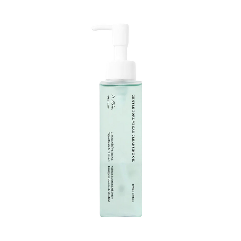 Lysgrøn flaske med pumpe, mærket "Dr. Althea - Gentle Pore Vegan Cleansing Oil." Minimalistisk design.