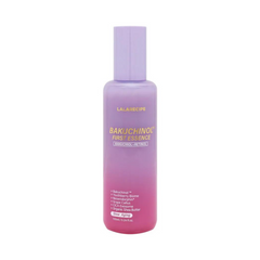 Lilla og pink flaske med teksten "Lala Recipe - Bakuchinol First Essence" på forsiden.