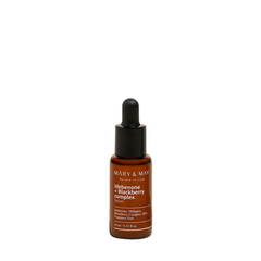 Brun glasflaske med sort pipette, mærket "Mary & May Idebenone + Blackberry Complex Serum".