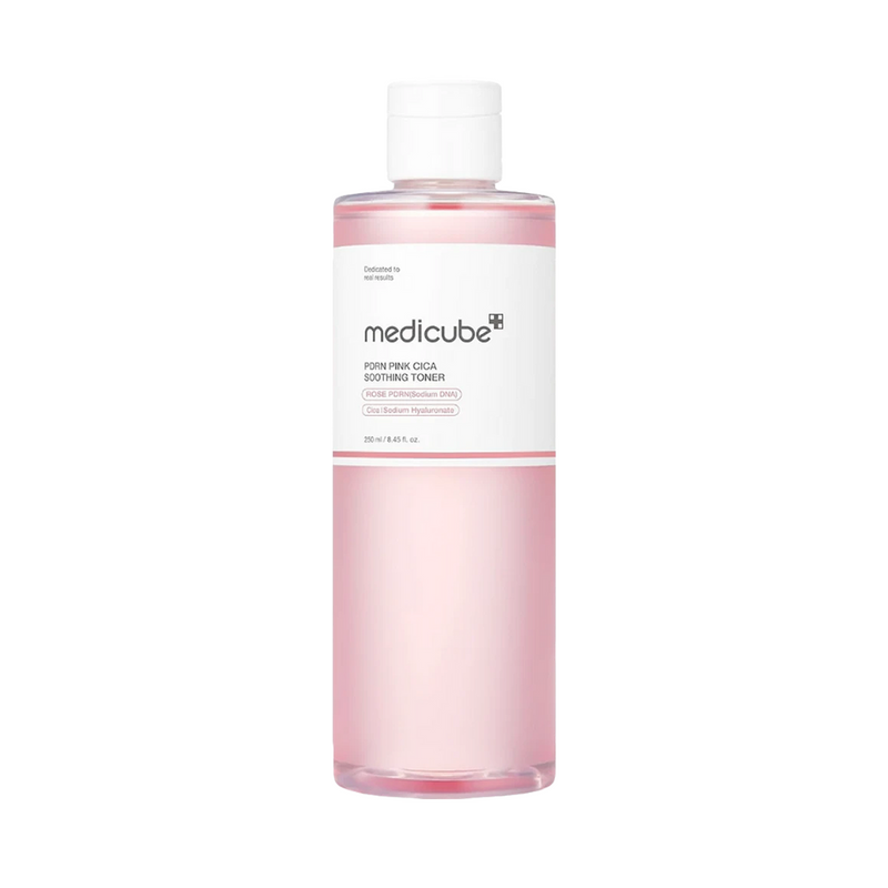 Pink flaske med hvid etiket, Medicube PDRN Pink Cica Soothing Toner, 250 ml.
