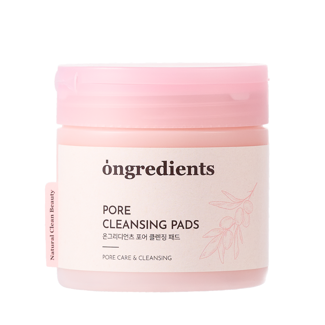 Pink krukke med etiketten "Ongredients - Pore Cleansing Pads" og enkel grafik.