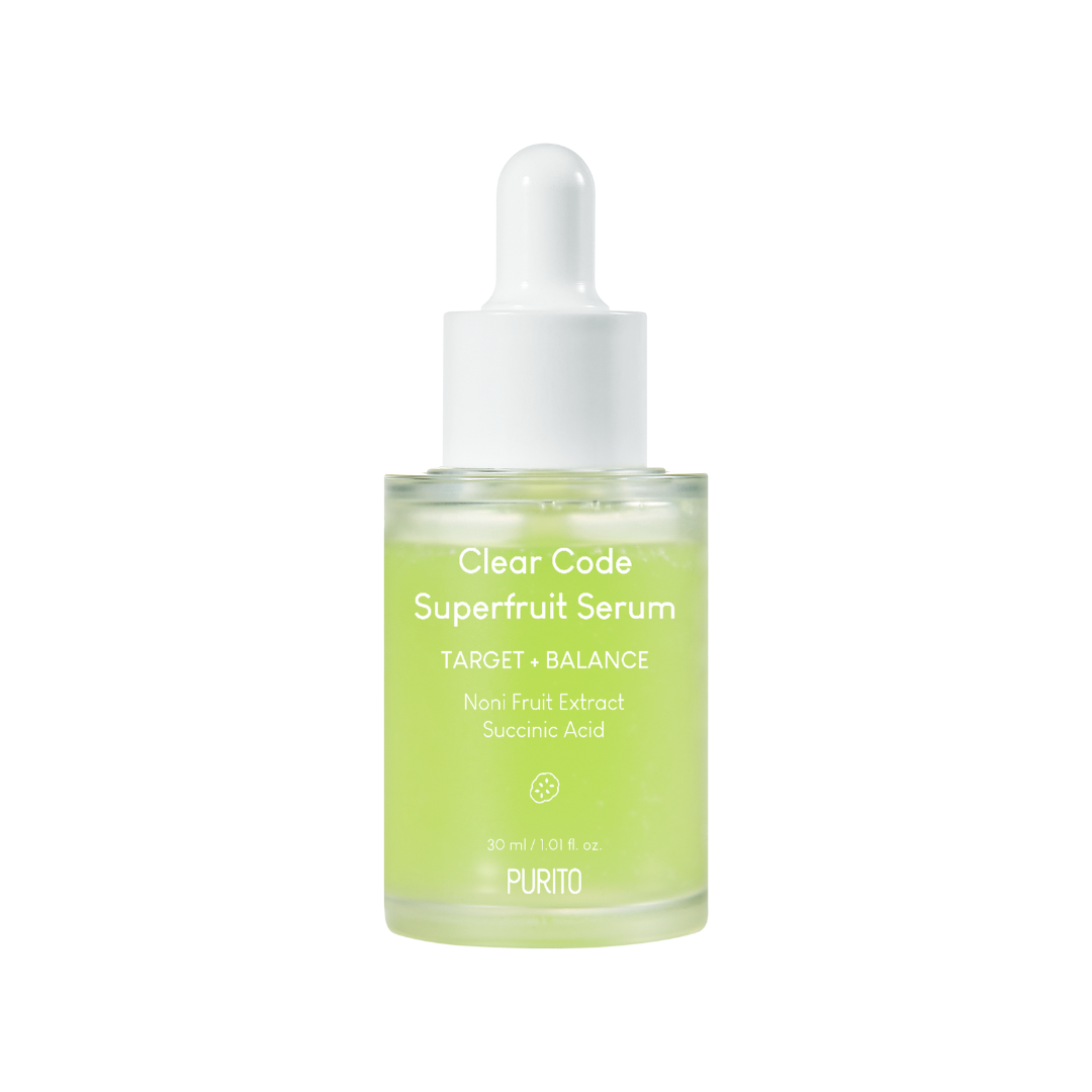 Klar flaske med grønt serum, hvid tekst: "Clear Code Superfruit Serum", 30 ml.