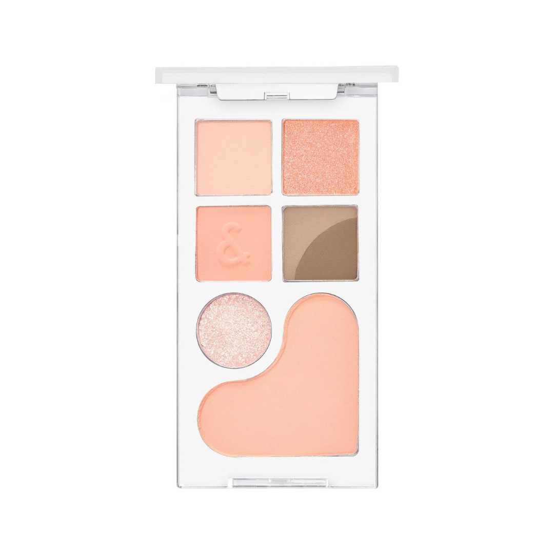 Makeup-palette med seks nuancer: fersken, abrikos, beige, glitter og stor hjerteformet skygge.