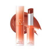 Rom&nd Glasting Melting Balm i #15 Pecan Brew, brunrød farve, gradienttube, farvesmear bagved.