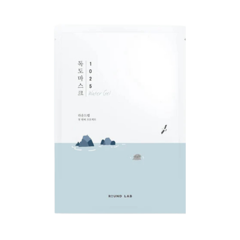 Minimalist design med koreansk tekst, små ø-illustrationer og blå havbaggrund.