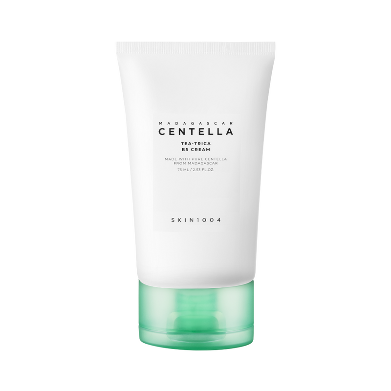 Hvid tube med grøn hætte, mærket "Centella Tea-Trica B5 Cream" fra SKIN1004.