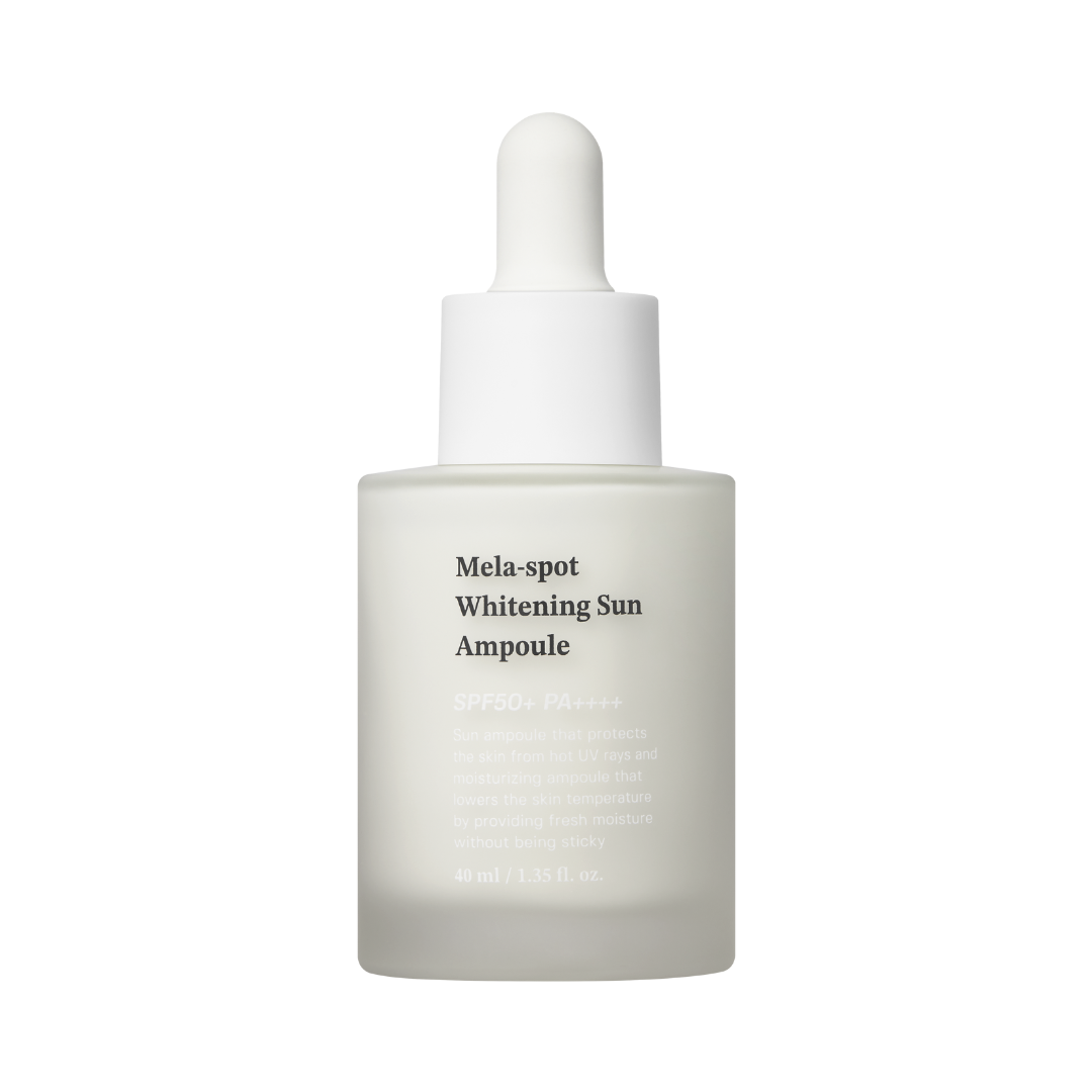 Hvid flaske med pipette, tekst "Mela-spot Whitening Sun Ampoule", SPF50+ PA++++, 40 ml.