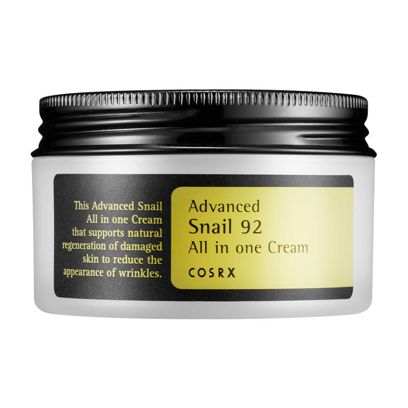 Creme i krukke med sort låg og etikette. Tekst: "Advanced Snail 92 All in one Cream, COSRX".