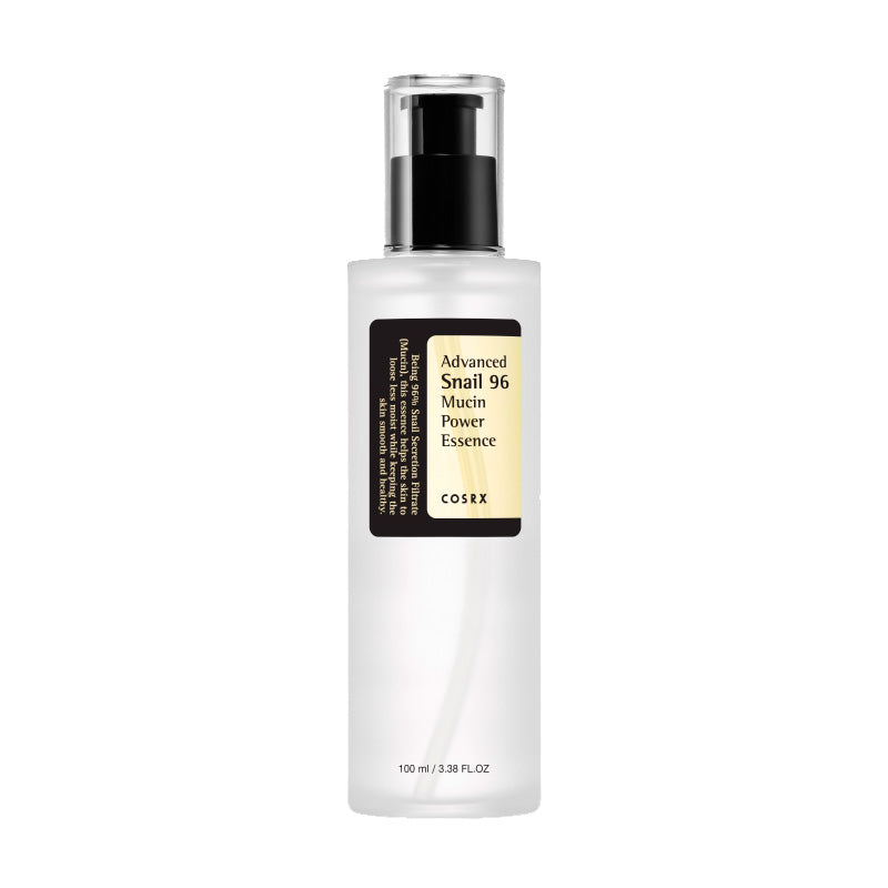 Transparent flaske med sort pumpe og etiket. Cosrx Advanced Snail 96 Mucin Power Essence.