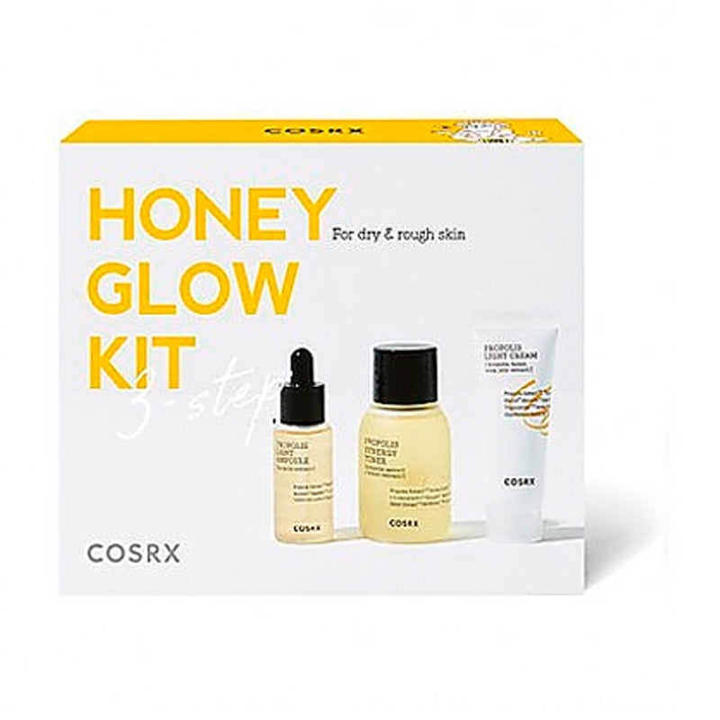 Cosrx Honey Glow Kit med tre flasker til tør hud. Gul skrift på hvid baggrund.