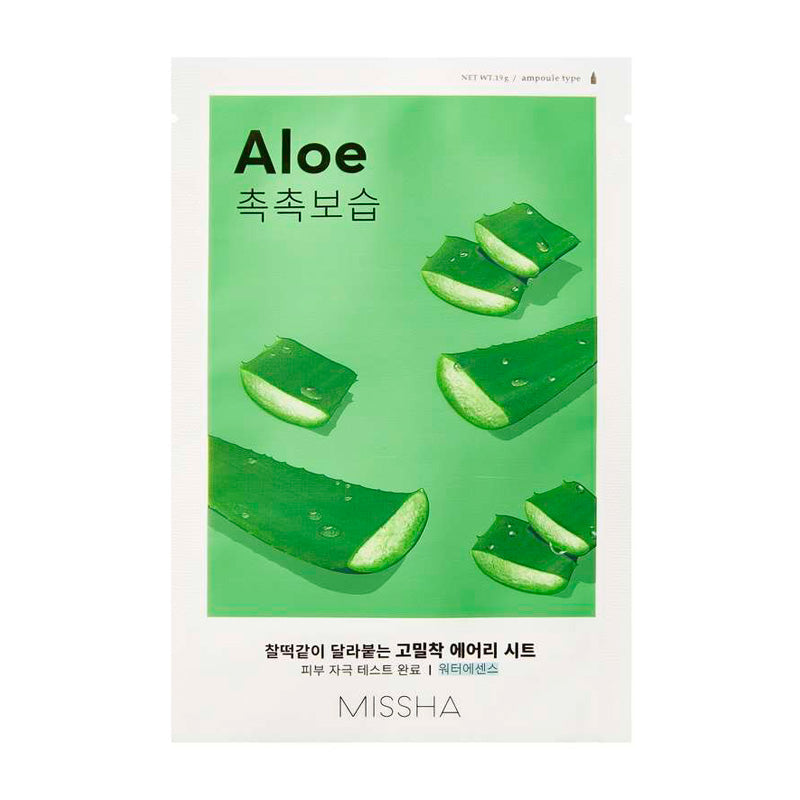 Grøn pakke med aloe-skiver og vanddråber, teksten "Aloe" og "Missha" nederst.