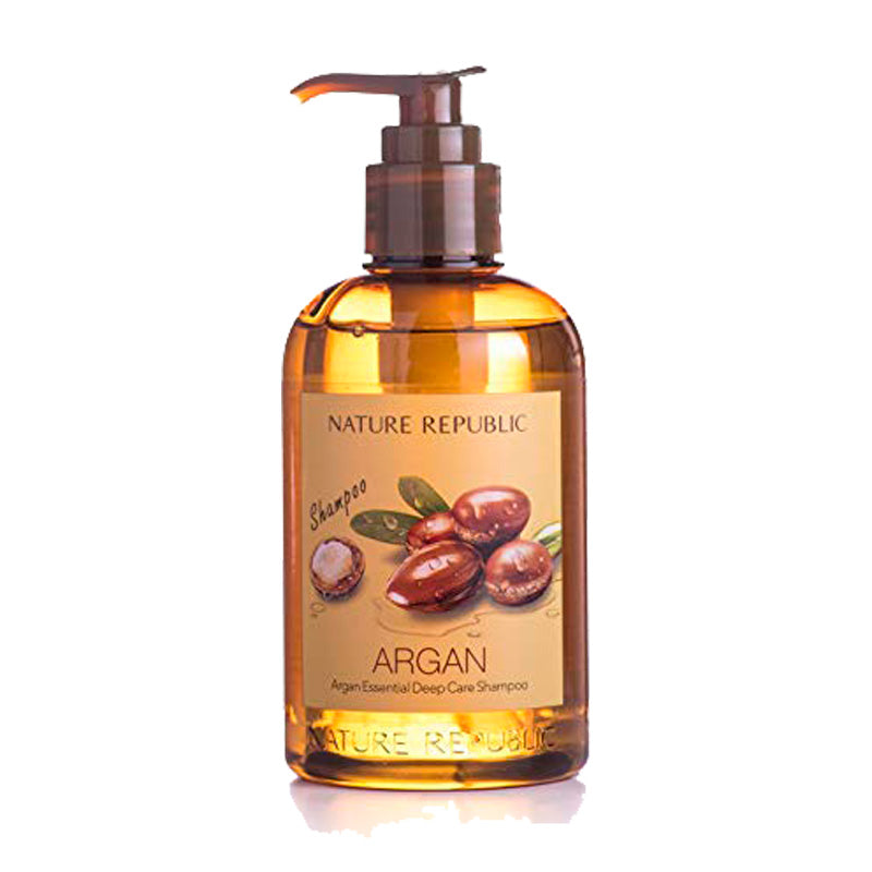 Flaske med Nature Republic Argan Essential Deep Care Shampoo, amberfarvet med argannødder på etiketten.