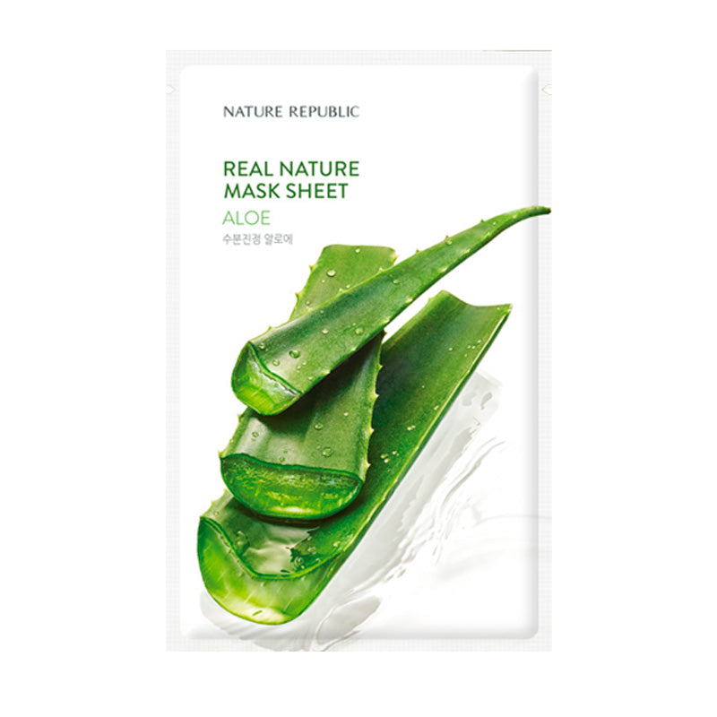 Pakke med Nature Republics Real Nature Aloe Mask Sheet, dekoreret med aloe vera-blade.