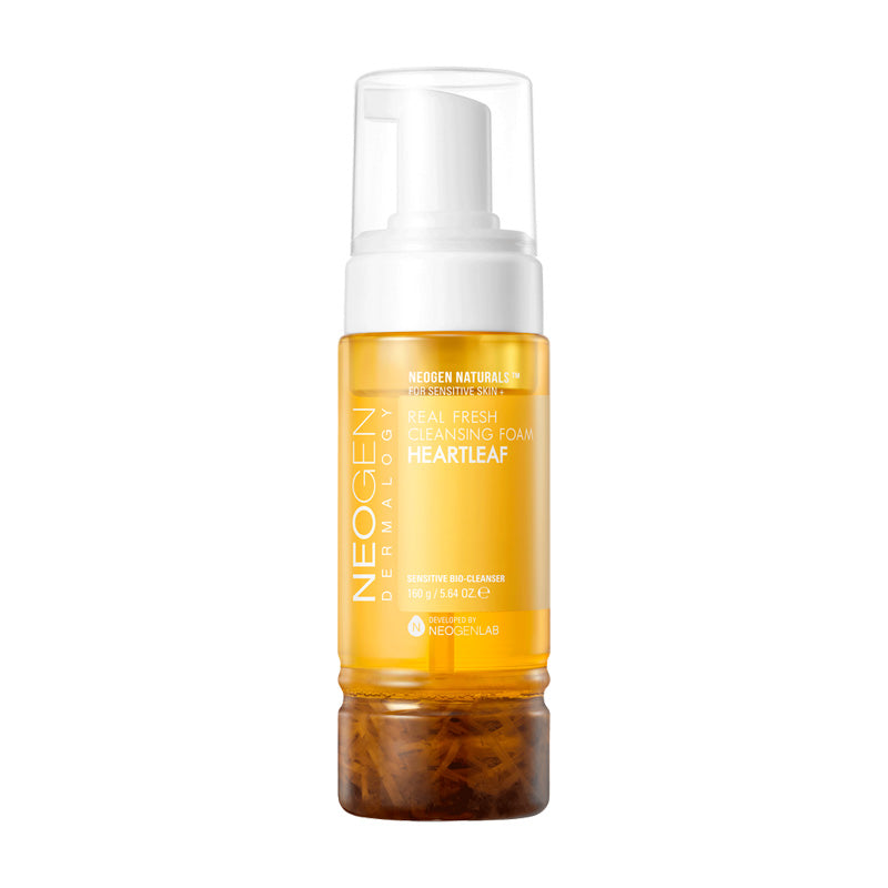 Gennemsigtig flaske med gul væske og hvid pumpe, Neogen Real Fresh Foam Heartleaf.