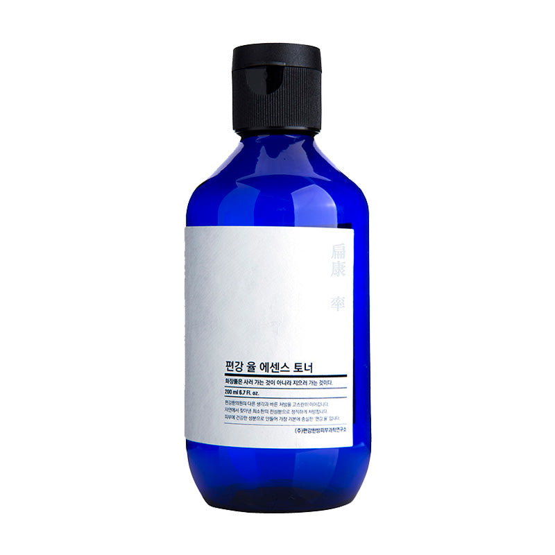 Blå flaske med sort låg, hvid etiket med koreansk tekst. Pyunkang Yul - Essence Toner (200ml.).