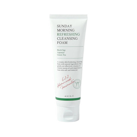 Hvid tube med tekst "Sunday Morning Refreshing Cleansing Foam," ingredienser: birkesaft, aquaxyl.