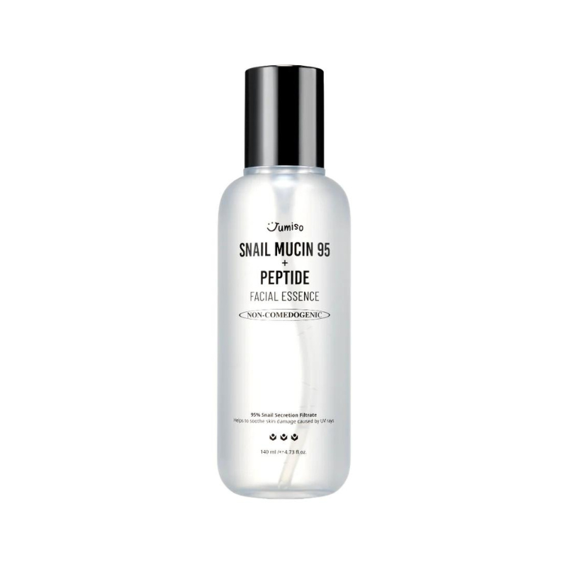 Klar flaske med sort låg, tekst: "Jumiso Snail Mucin 95 + Peptide Facial Essence, Non-Comedogenic".