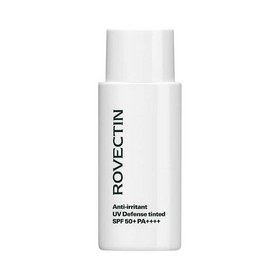 Hvid flaske med tekst "ROVECTIN" lodret og "Anti-irritant UV Defense tinted SPF 50+ PA++++".