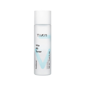 Hvid flaske med teksten "TIA'M Vita B5 Toner". Minimalistisk design, indeholder 180 ml.