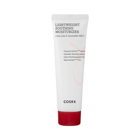 Hvid tube med sort tekst: "Lightweight Soothing Moisturizer". Rød hætte. Ingredienser listet.