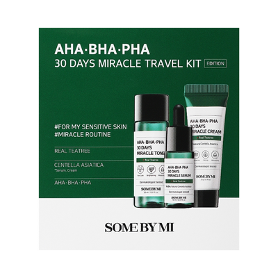 Skønhedssæt med toner, serum og creme fra Some By Mi. Grøn og hvid emballage med produktnavne.