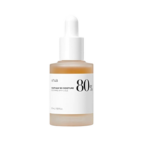 Flaske med hvid pipettehætte, mærket "Anua Heartleaf 80% Moisture Soothing Ampoule," 30 ml.