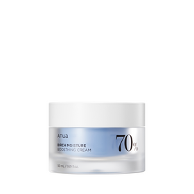 Krukke med hvidt låg, blå etiket, teksten "Anua Birch Moisture Boosting Cream," 70% nævnt.