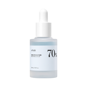 Flaske med hvid dråbertop. Etiket viser "Anua Birch 70 Moisture Boosting Serum" og "70%".