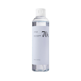 Klar flaske med hvid etiket, viser "Anua 70% Birch 70 Moisture Boosting Toner", 250 mL.