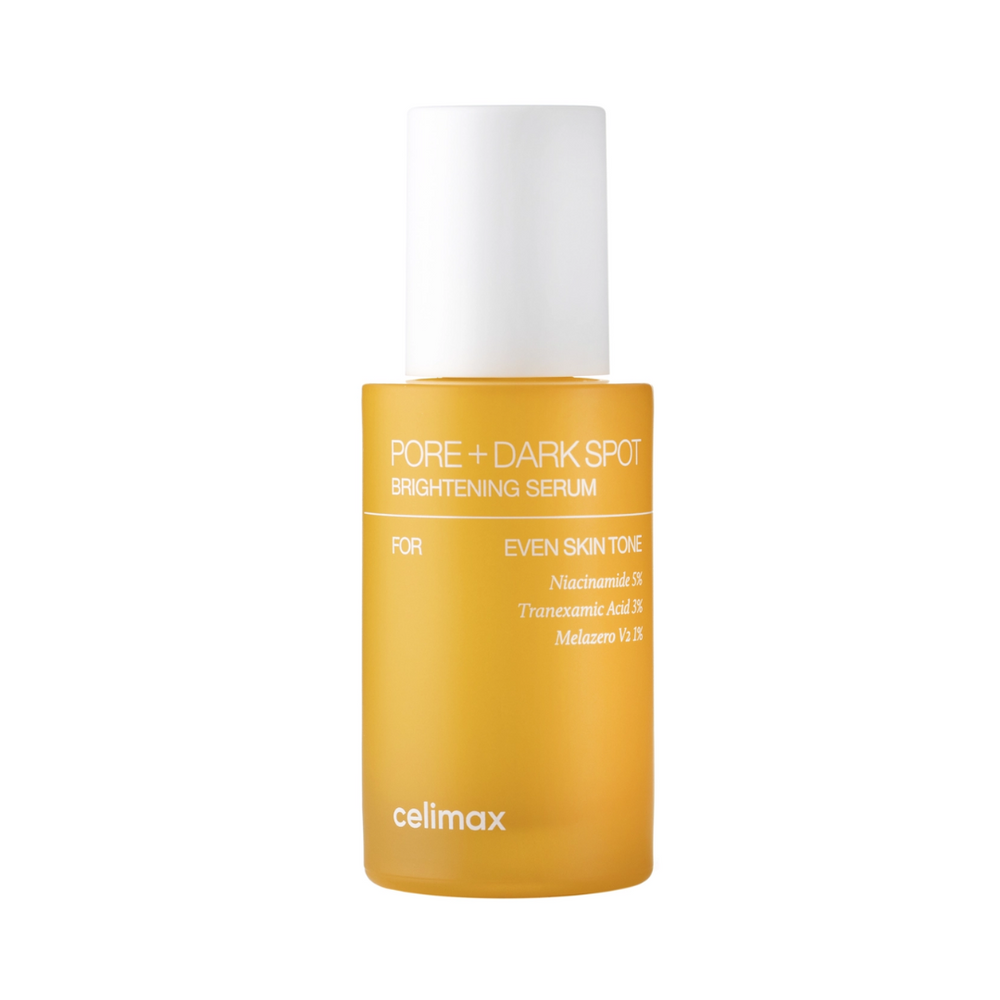 Gul flaske med hvid hætte, tekst: "Pore + Dark Spot Brightening Serum" og ingredienser.