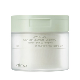 Lysgrøn krukke med "CICA BHA Blemish Toner Pad" til uren hud, 135 ml, 60 pads, mærket celimax.