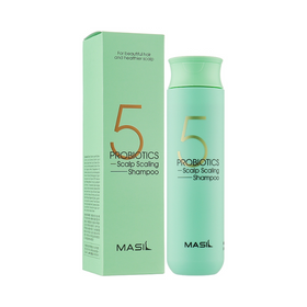 Grøn flaske og æske med guld "5", sort tekst "Probiotics Scalp Scaling Shampoo", mærket Masil.