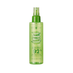 Grøn sprayflaske med aloe vera grafik, tekst viser 92% aloe indhold, Nature Republic mærket.