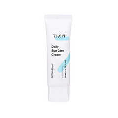 Hvid tube med TIA'M Daily Sun Care Cream SPF50+ PA++++ og blå grafikdetaljer.