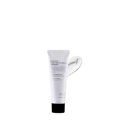 Hvid tube med Benton Ceramide Cream, sort låg, tekst og lidt creme ved siden af.
