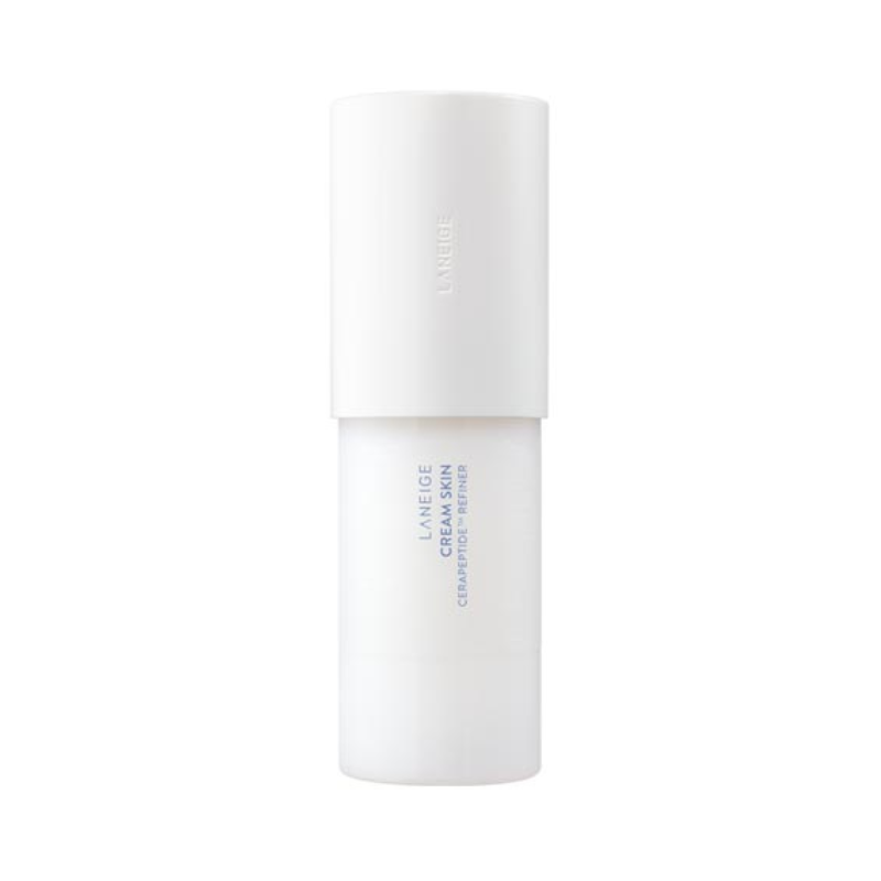 Hvid flaske med blå tekst: "Laneige Cream Skin Cerapeptide™ Refiner". Minimalistisk design.