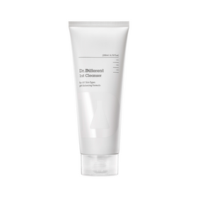 Hvid tube med teksten "Dr. Different 1st Cleanser", pH-balanceret til alle hudtyper, 200 ml.