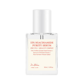 Klar flaske med Dr. Althea 15% Niacinamide Serum, ingredienser: drue, sake, Saururus chinensis.
