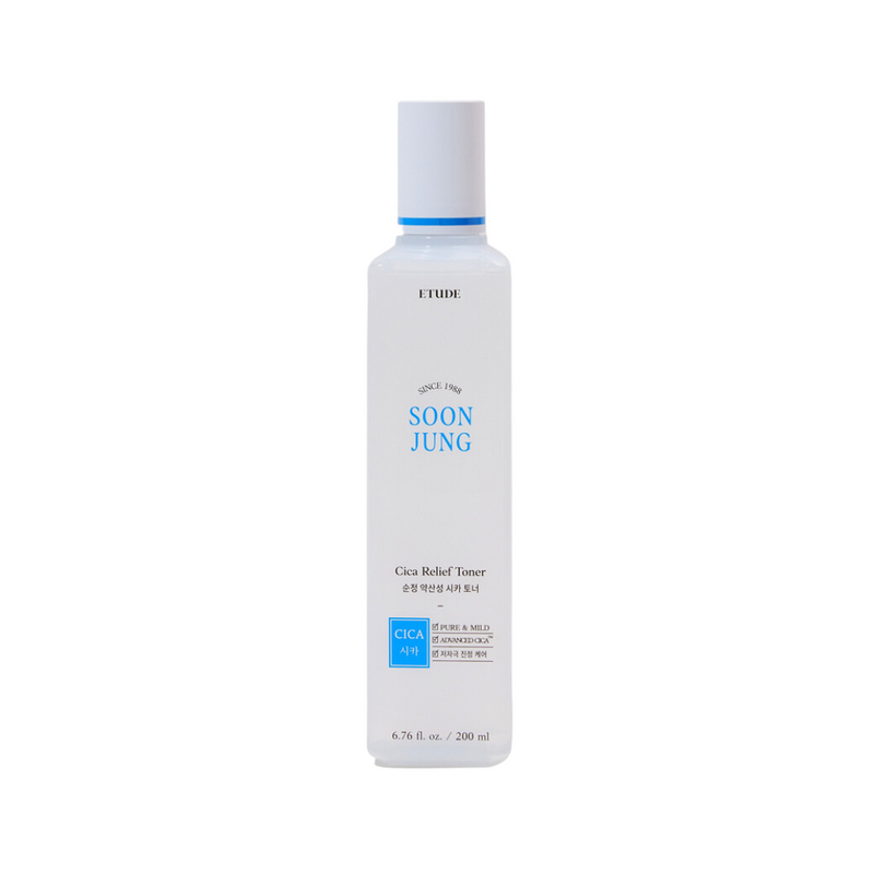 Klar flaske med hvidt låg og label. Tekst: Etude Soon Jung Cica Relief Toner, 200 ml.
