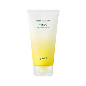 Tube med hvid til gul gradient. Tekst: "Green Tangerine Vita C Cleansing Foam" og "goodal."