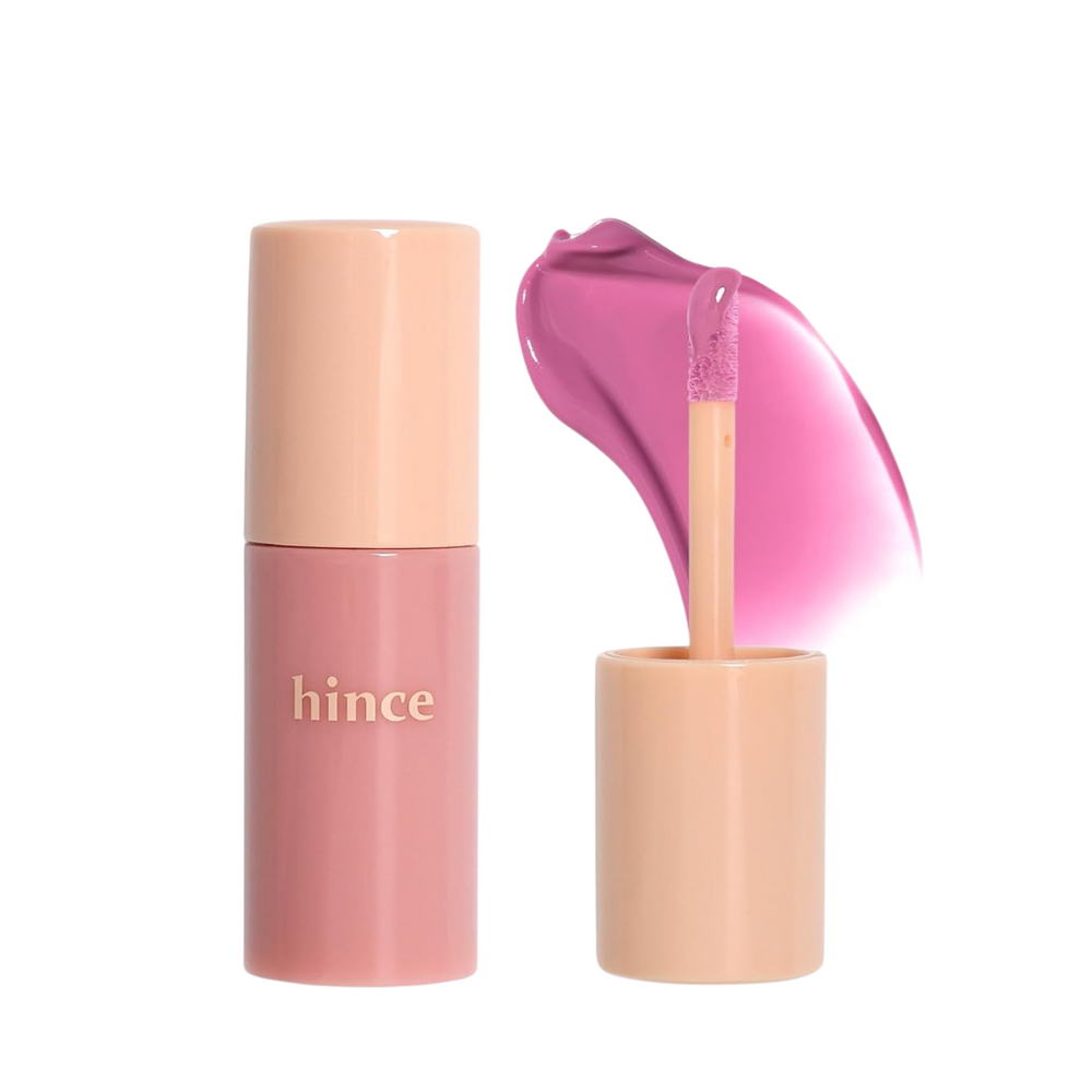 Lyserød flydende blush fra Hince med beige låg. Applikator viser farven Cool Flutter.